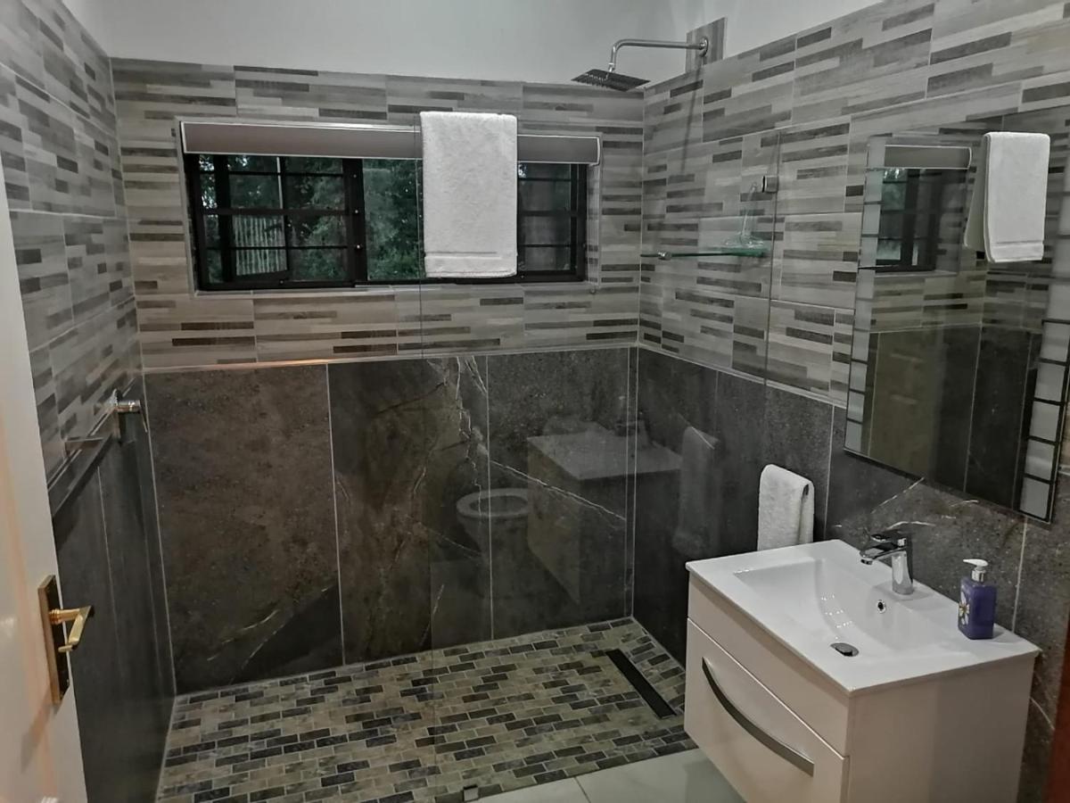 Honeybird Self Catering Accommodation Hluhluwe Buitenkant foto